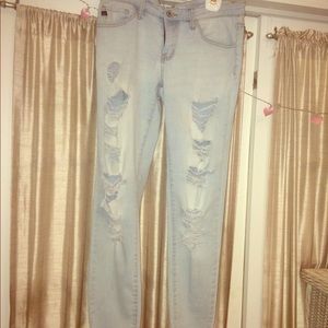 👠2 for $20 Light wash ripped jeans